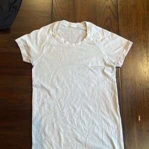 Lululemon short sleeve swiftly tech